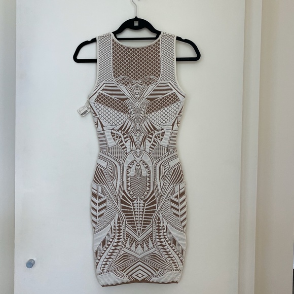 RVN Armor V-Neck Sheath Dress - Picture 7 of 13